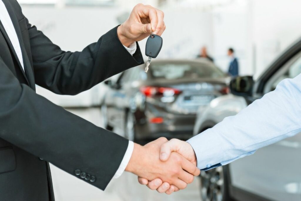 Trước khi bàn giao xe cần nắm rõ điều khoản hợp đồng