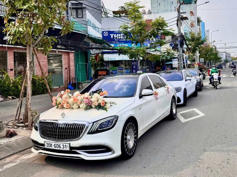 Xe hoa hạng sang đồng hành trong ngày trọng đại của bạn