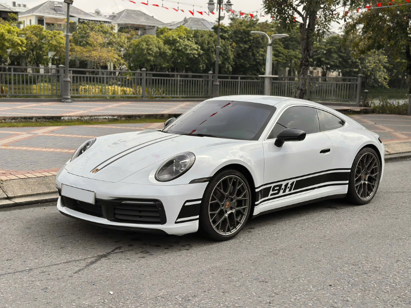 Porsche 911 trắng 2022 - biểu tượng thể thao dành cho trải nghiệm thuê xe Porsche TPHCM