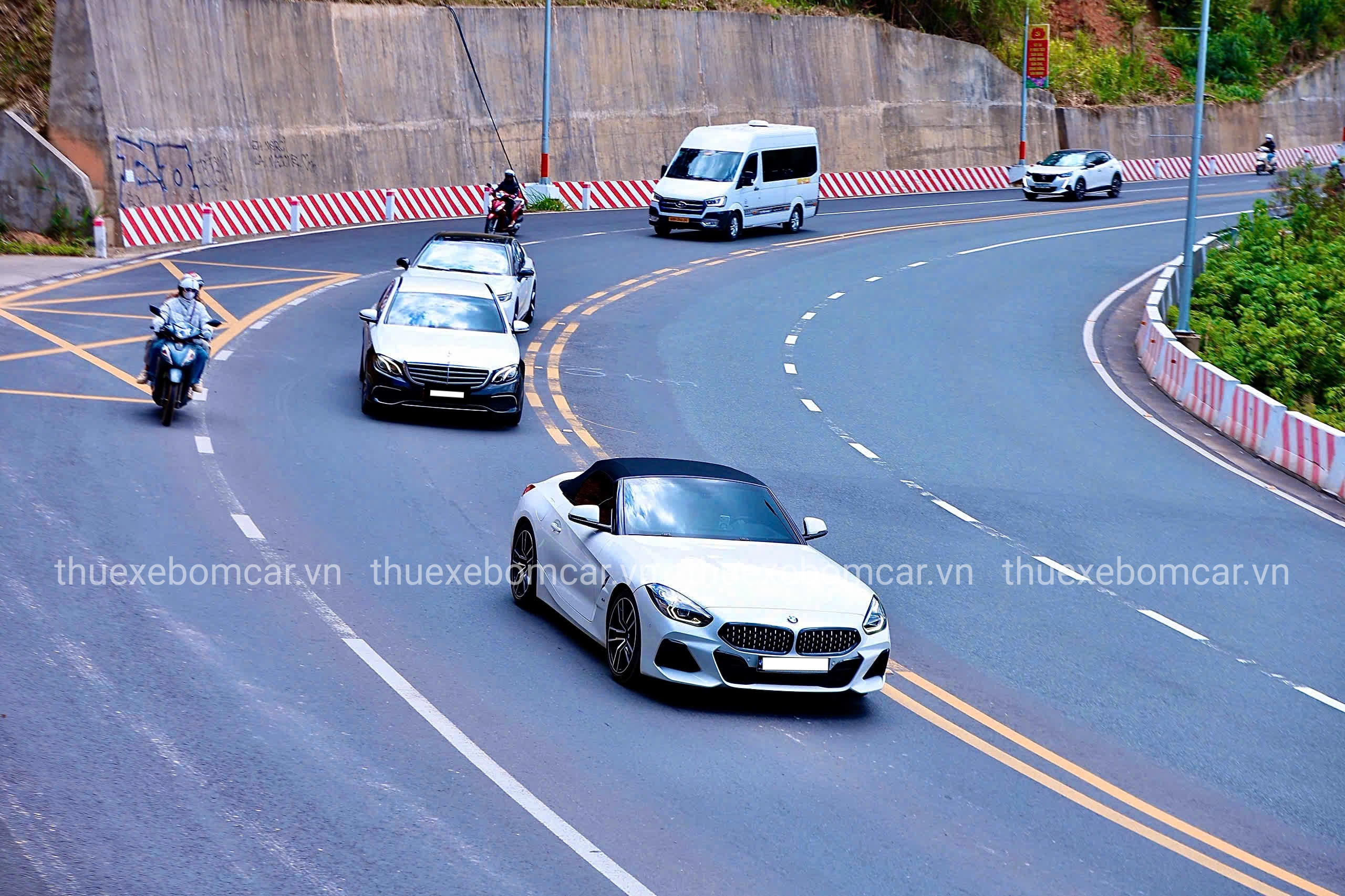 8.thue xe BMW Z4 tu lai