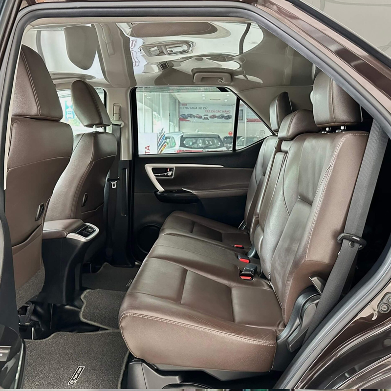 Toyota Fortuner 1