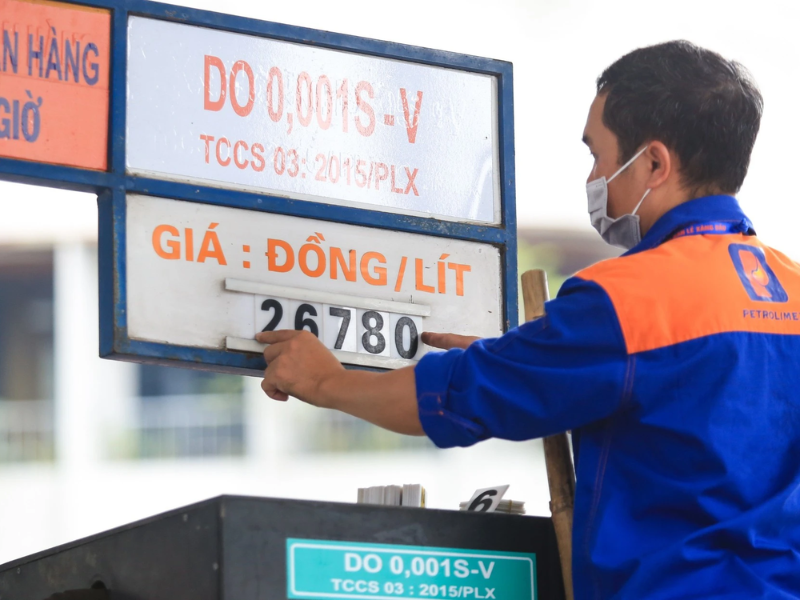 Giá xăng ảnh hưởng đến giá thuê xe